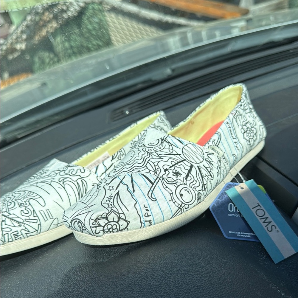 Toms Women's Graphic Slip-On Shoes - Black and White  with coral in souls!